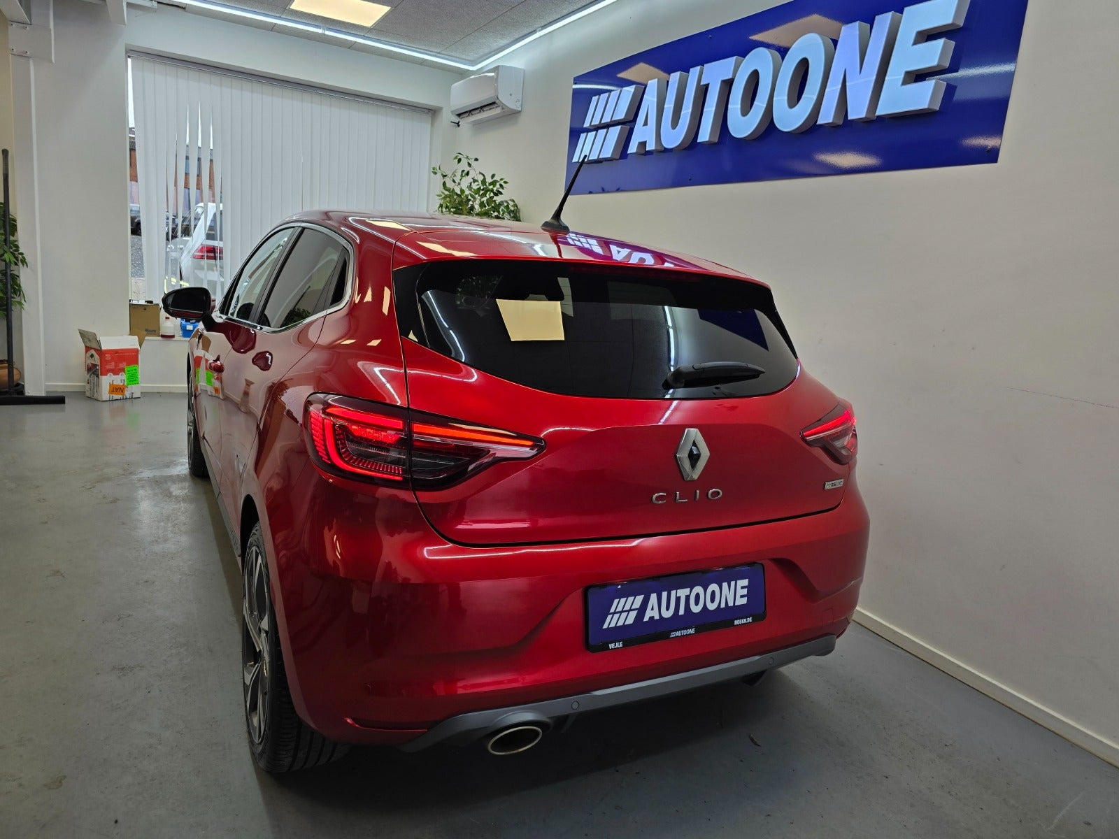 Rød Renault Clio V fra 2020