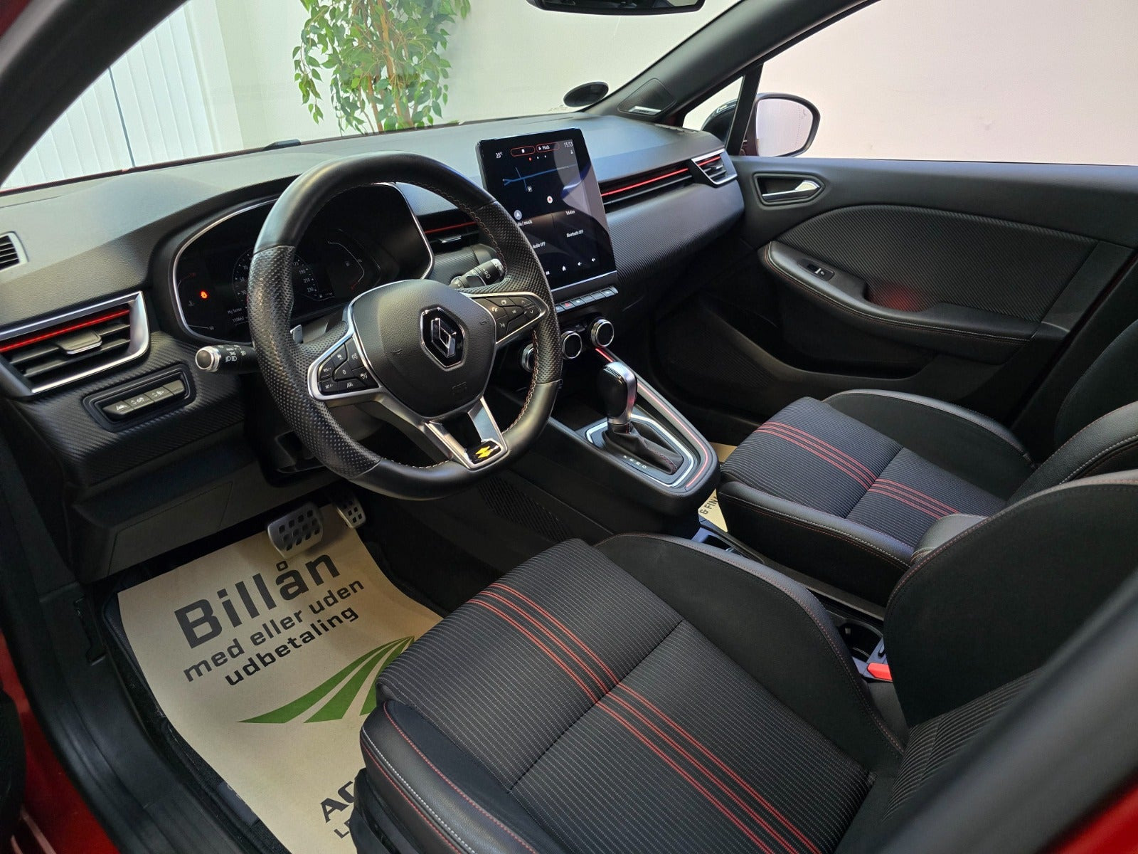Rød Renault Clio V fra 2020