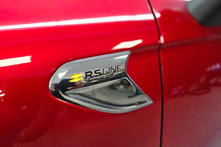 Rød Renault Clio V fra 2020