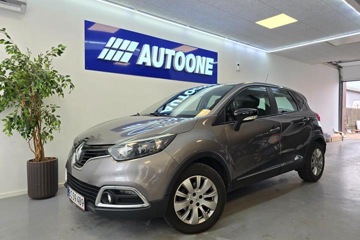 Grå Renault Captur fra 2015 set udefra