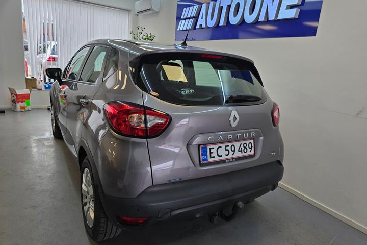 Grå Renault Captur fra 2015