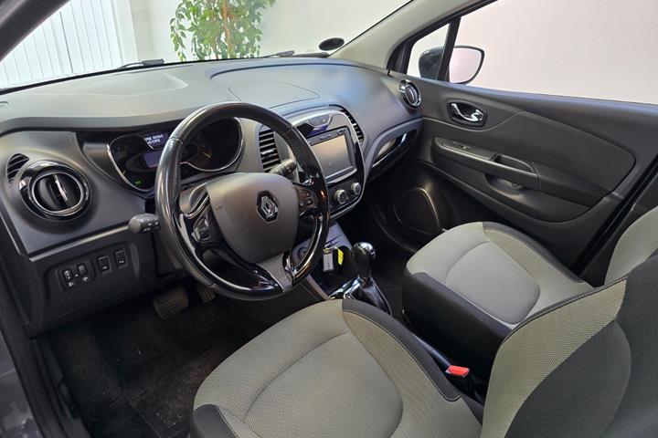 Grå Renault Captur fra 2015