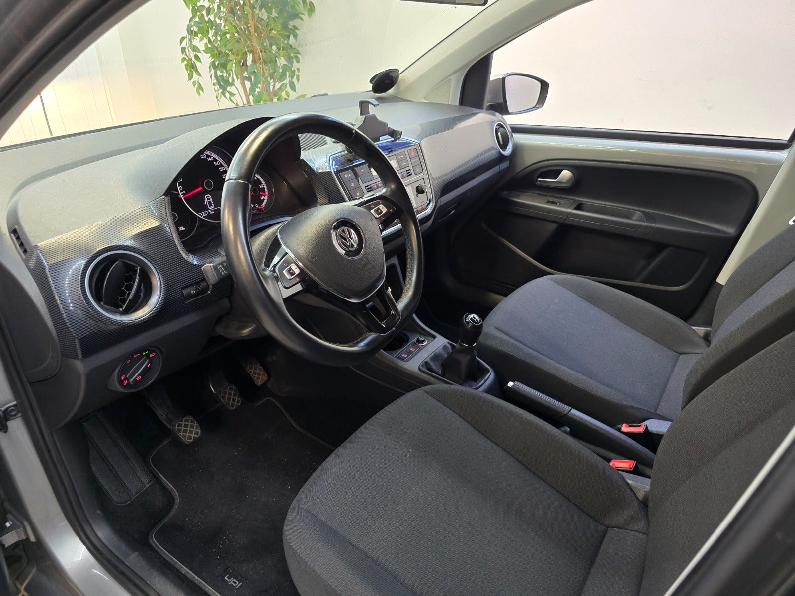 Sølv VW UP! fra 2019