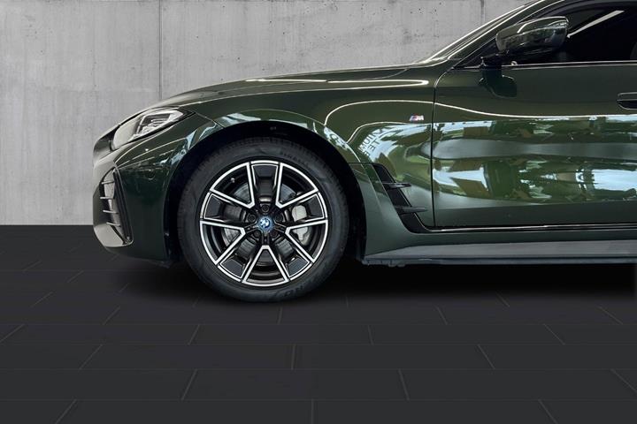 Grøn BMW i4 fra 2024