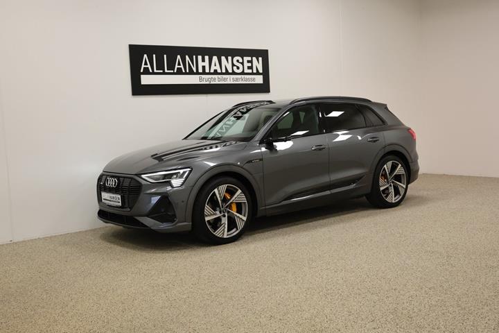 Grå Audi e-tron fra 2022
