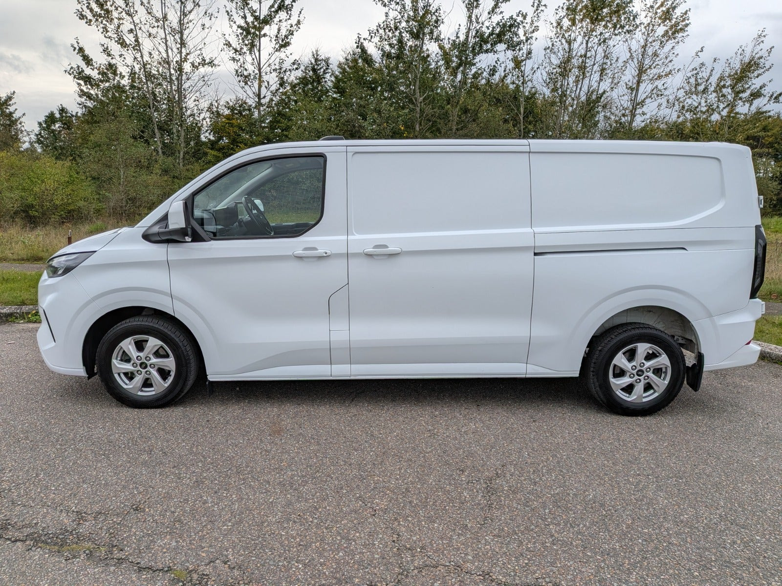 Hvid Ford Transit Custom 300 L2 fra 2023