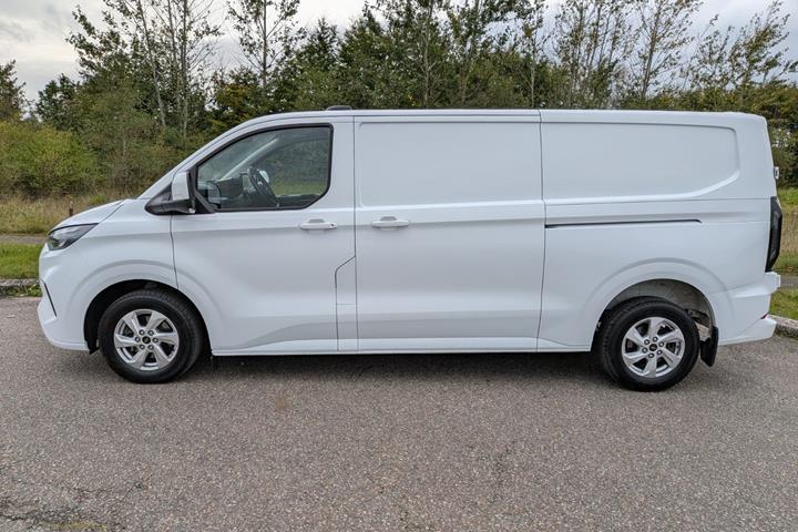 Hvid Ford Transit Custom 300 L2 fra 2023