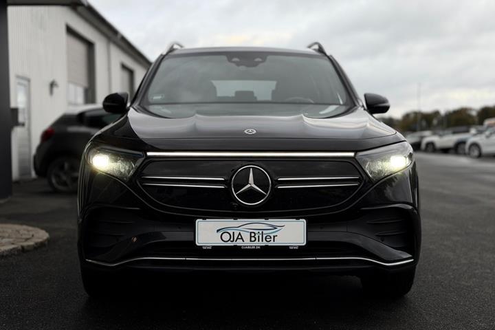 Sort Mercedes EQB350 fra 2023