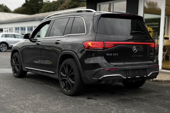 Sort Mercedes EQB350 fra 2023