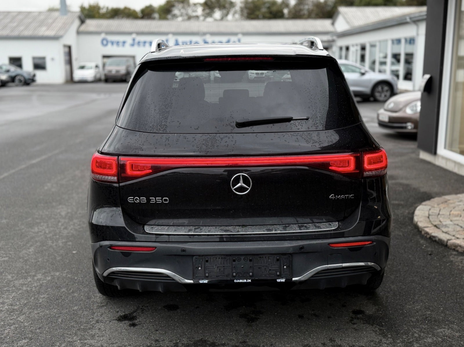 Sort Mercedes EQB350 fra 2023