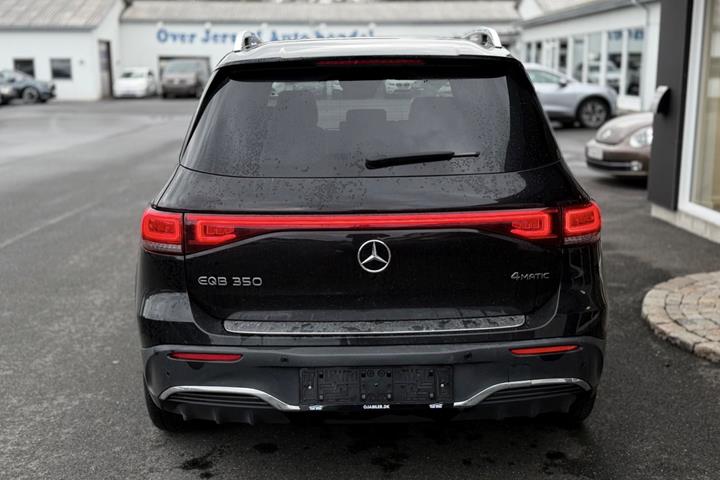Sort Mercedes EQB350 fra 2023