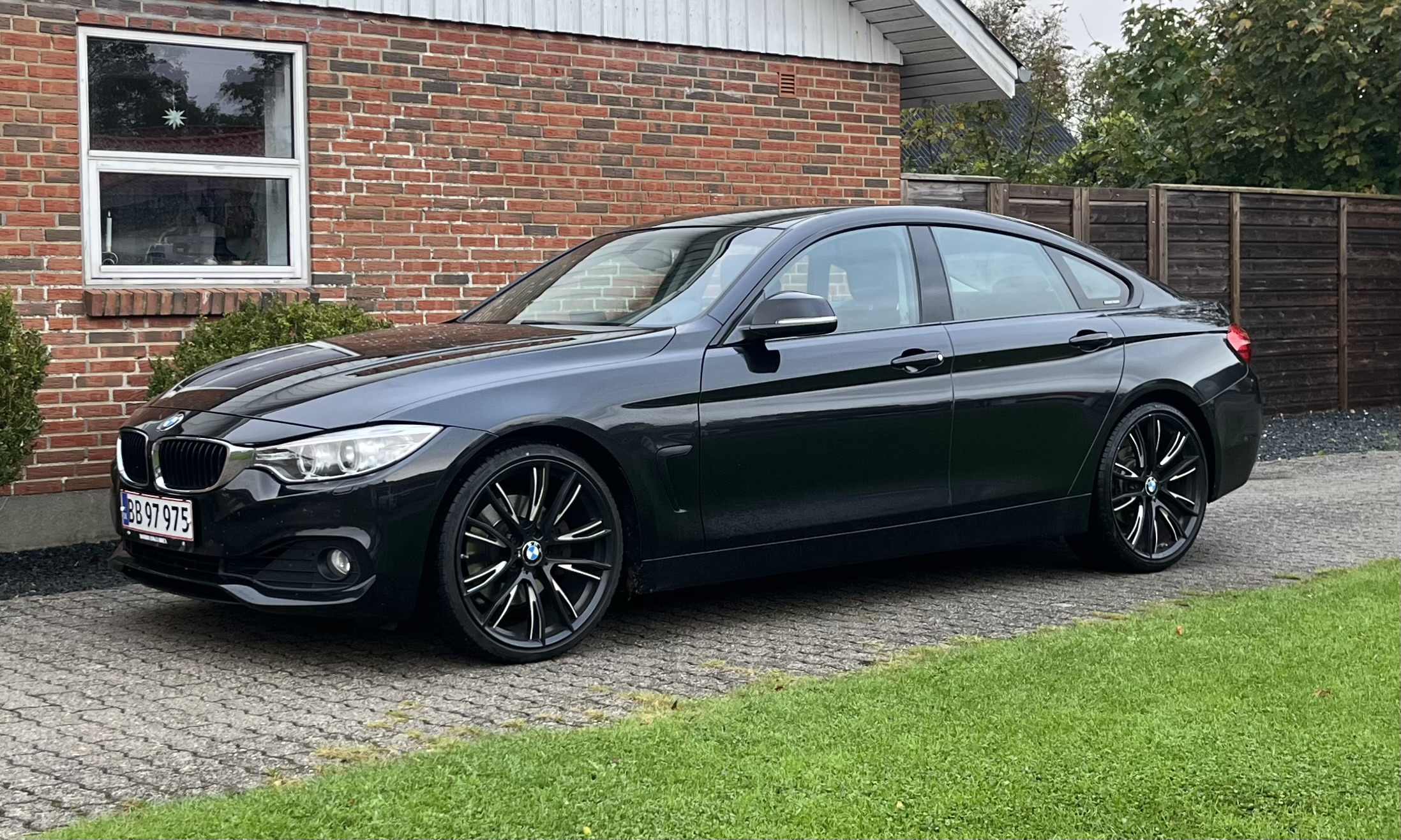 Sort BMW 4-serie fra 2016