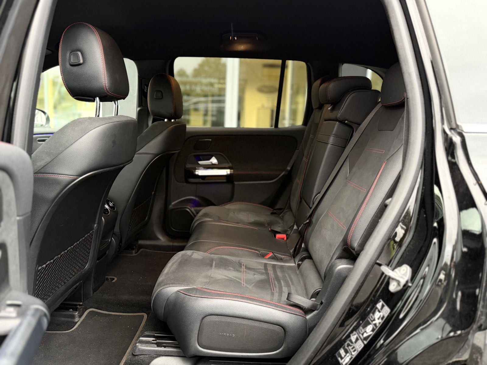 Sort Mercedes EQB350 fra 2023