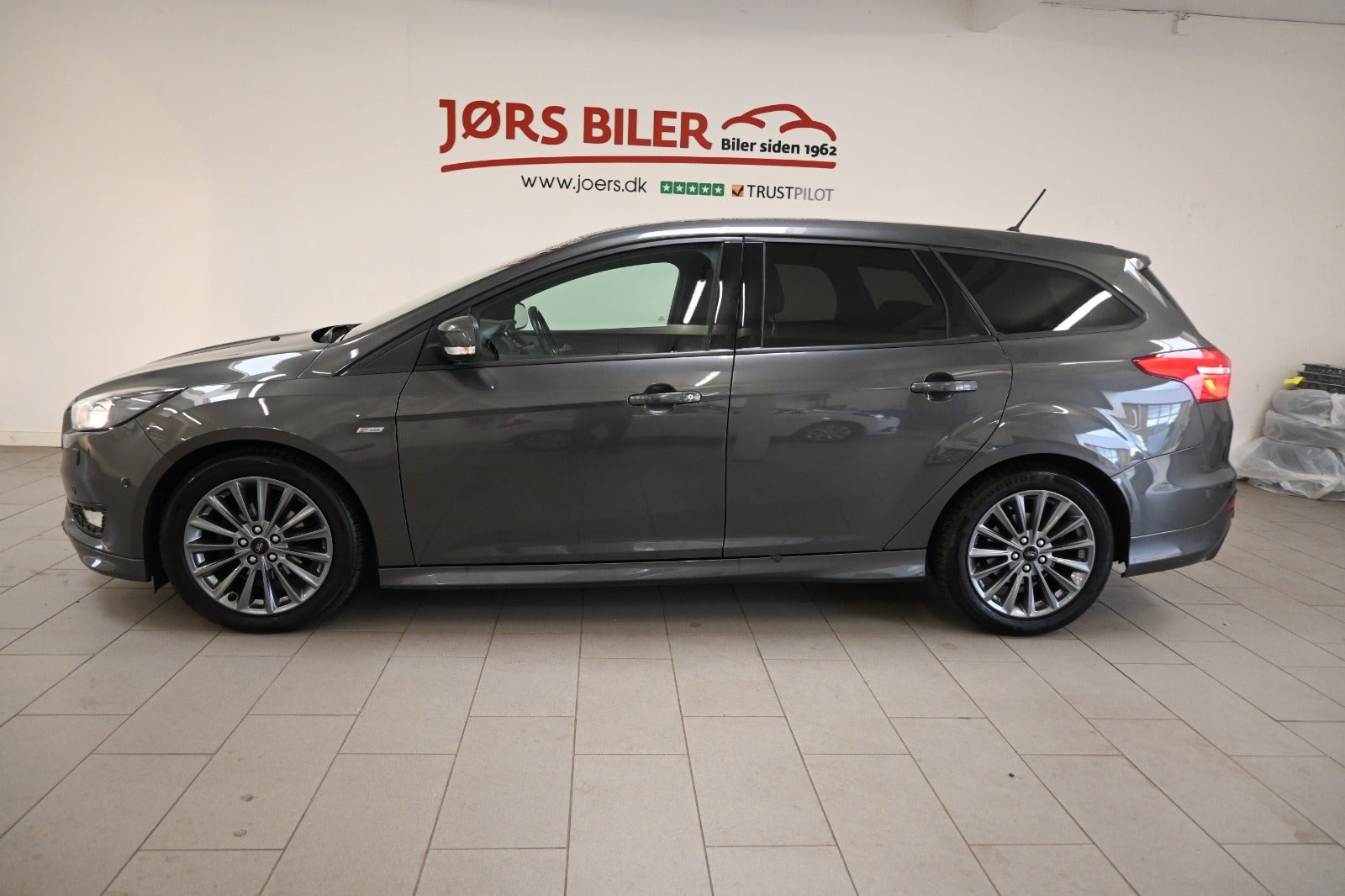 Grå Ford Focus fra 2017