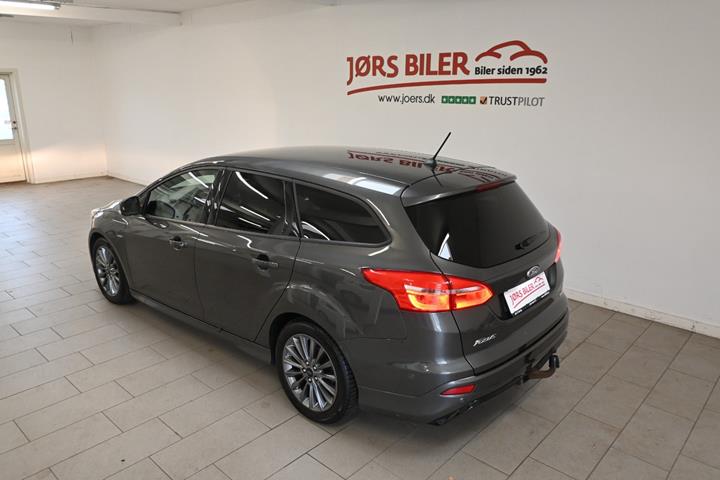 Grå Ford Focus fra 2017