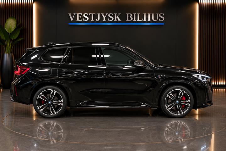 Sort BMW iX1 fra 2025