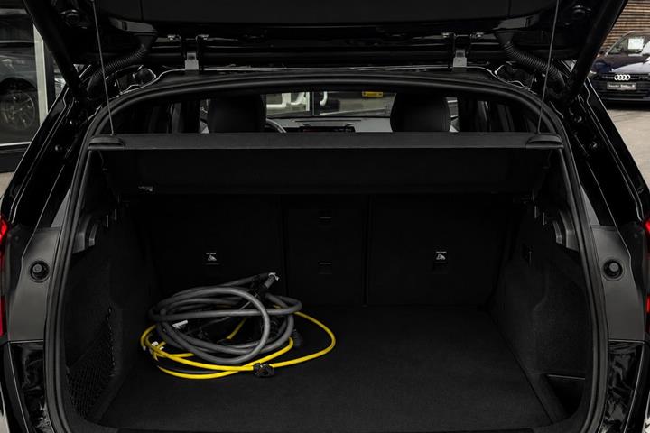 Sort BMW iX1 fra 2025