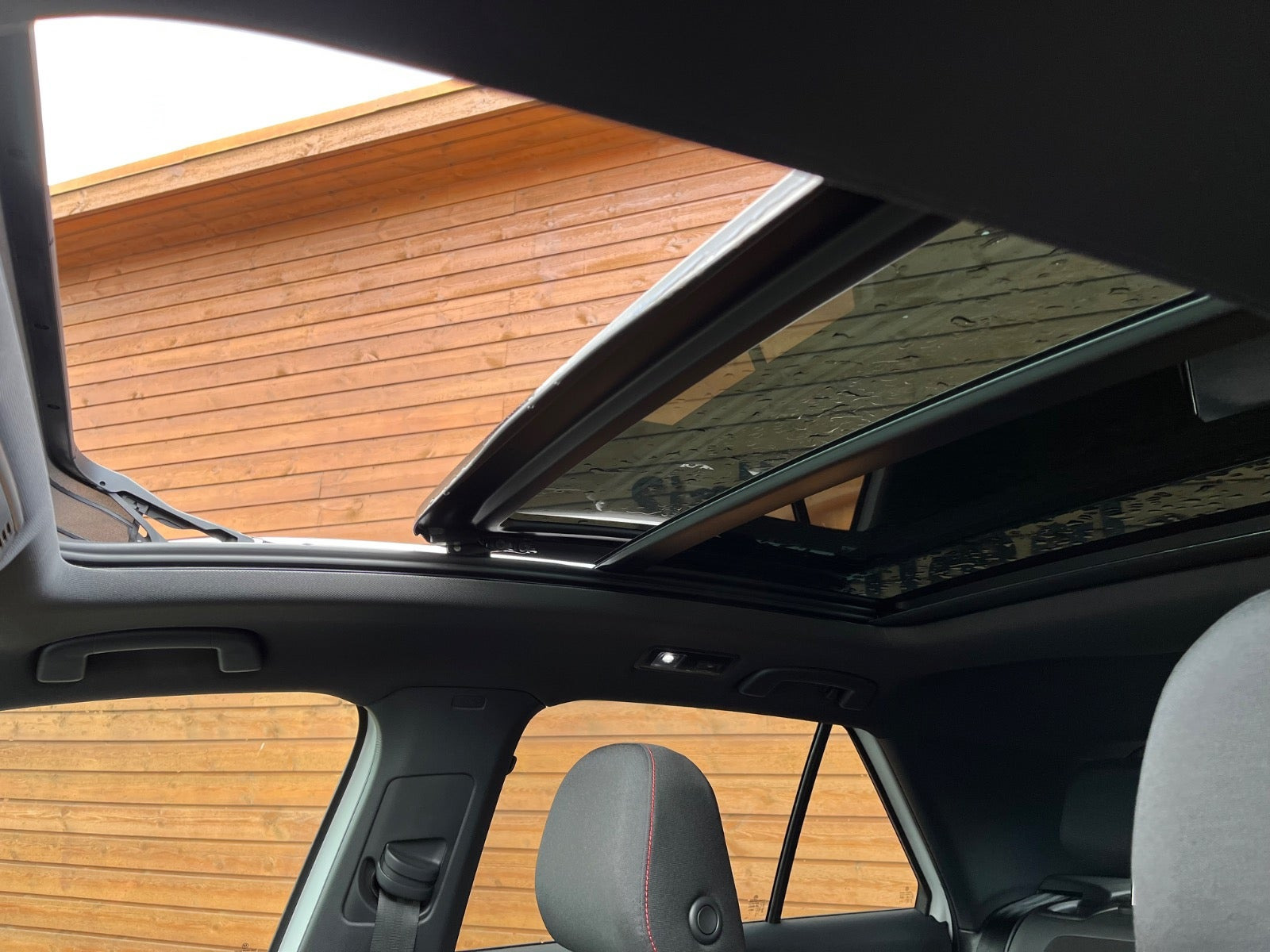 Hvid VW T-Roc fra 2022
