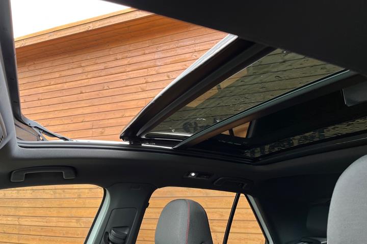 Hvid VW T-Roc fra 2022