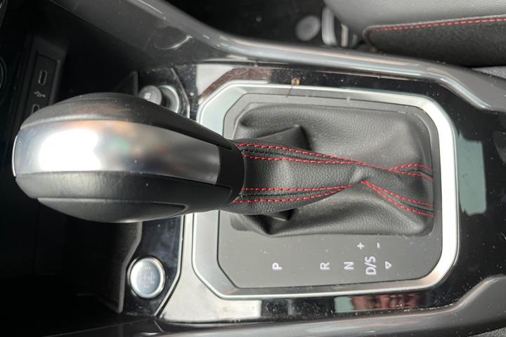 Hvid VW T-Roc fra 2022
