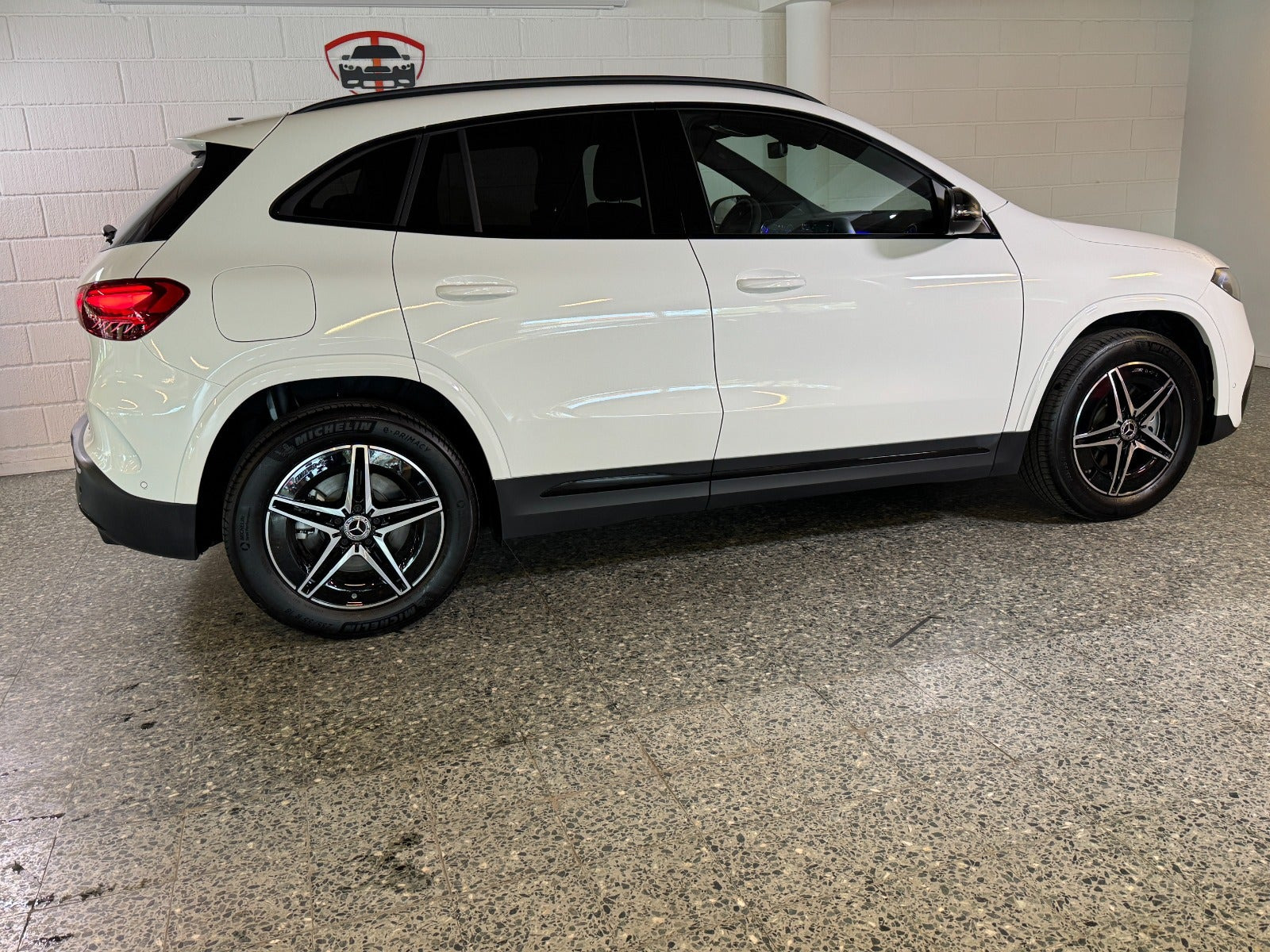 Hvid Mercedes EQA250+ fra 2025