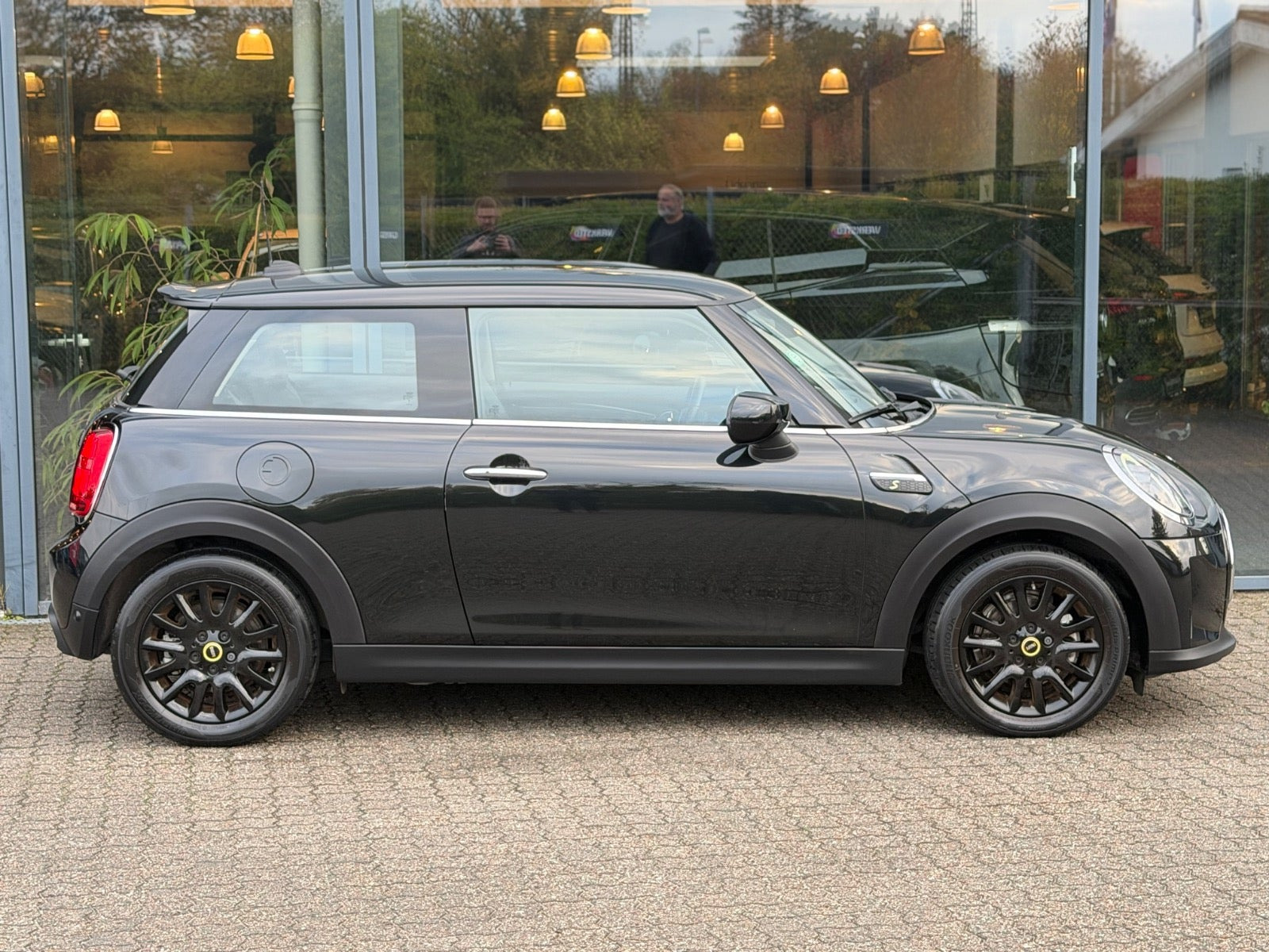 Sort Mini Cooper SE fra 2023