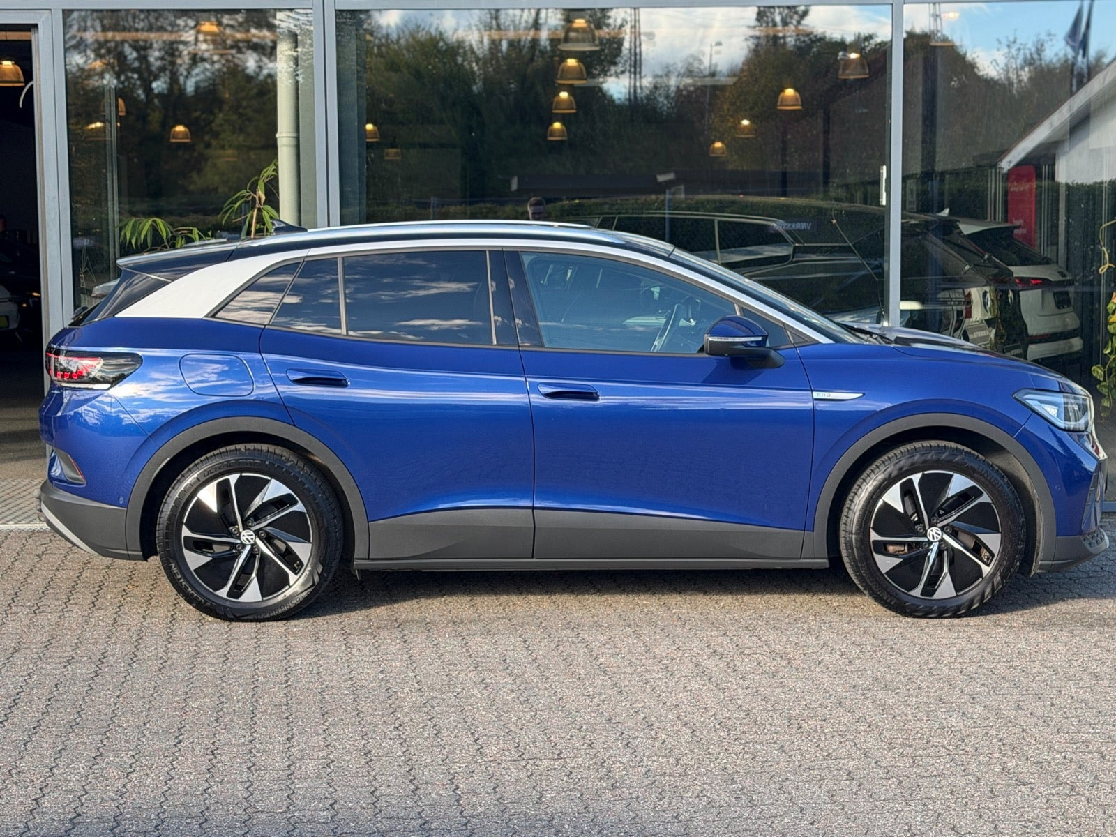 Blå VW ID.4 fra 2023
