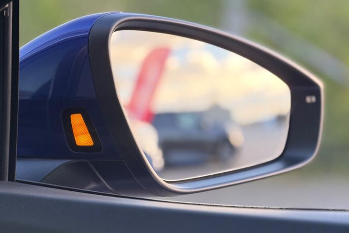 Blå VW ID.4 fra 2023