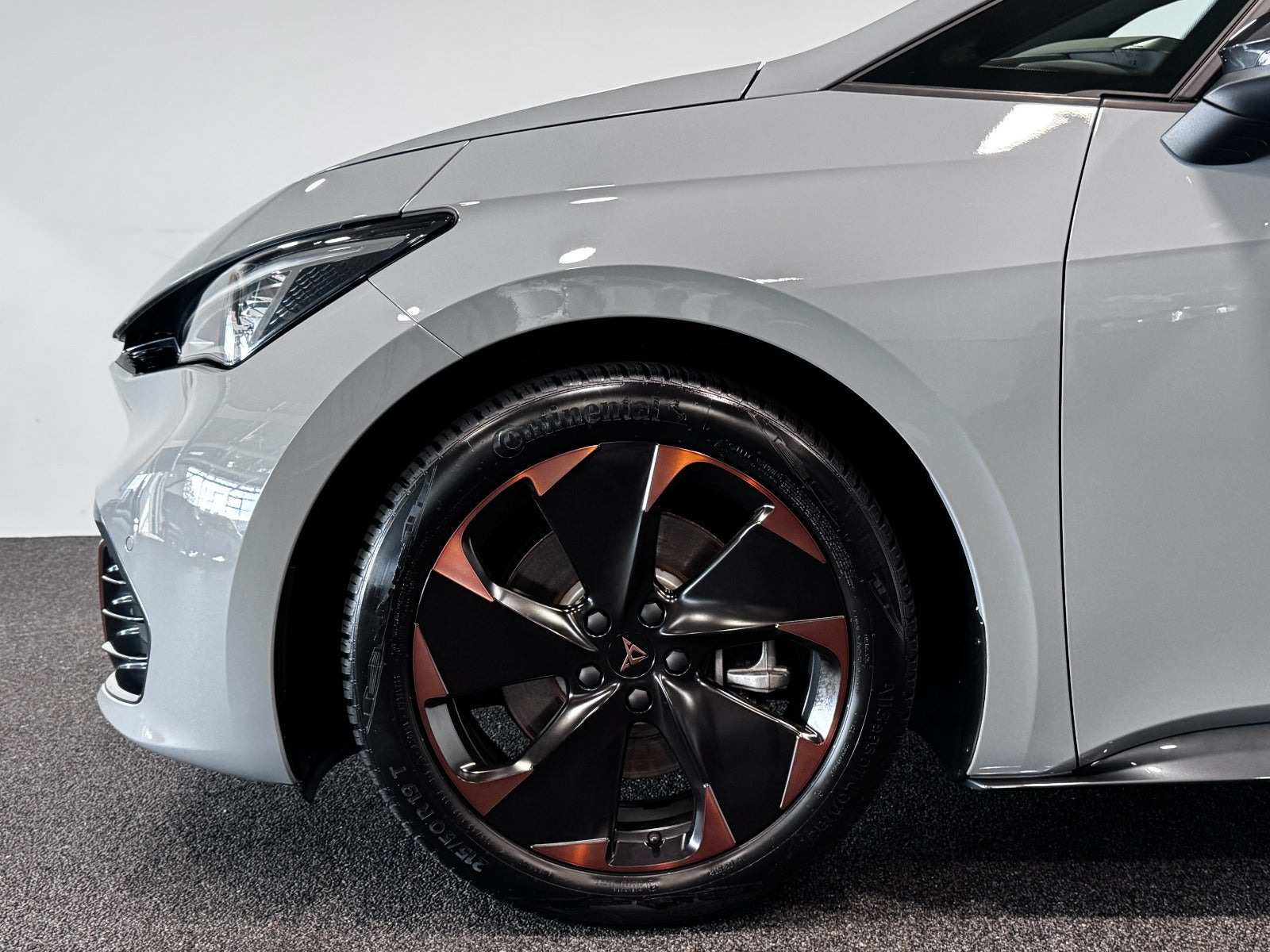Grå Cupra Born fra 2024