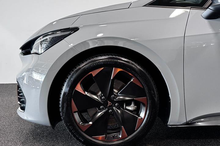 Grå Cupra Born fra 2024