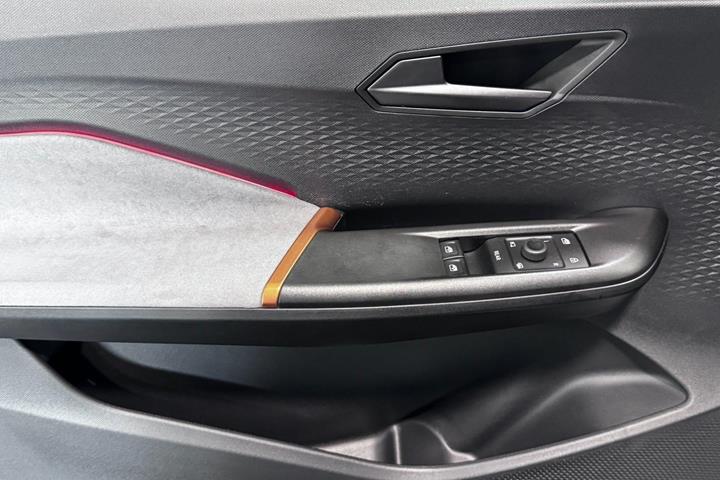 Grå Cupra Born fra 2024