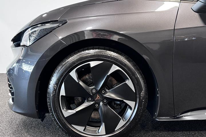 Grå Cupra Born fra 2023
