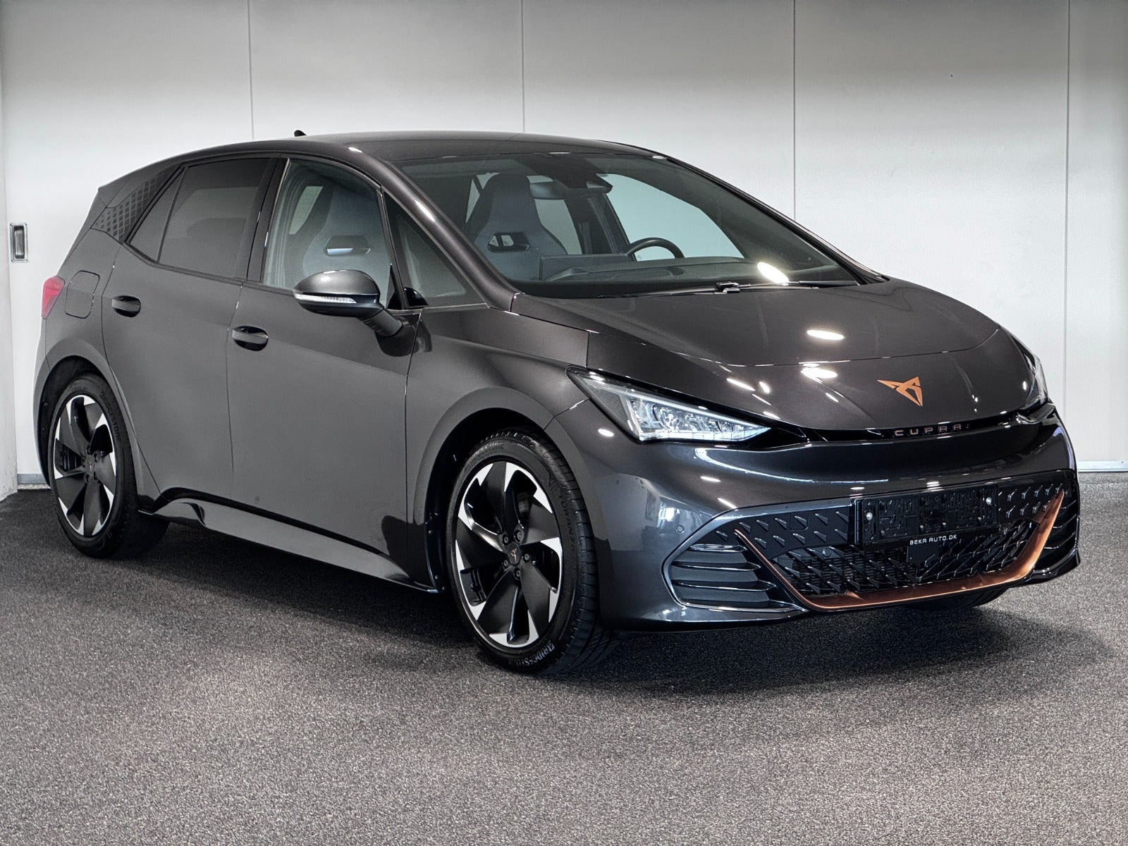Grå Cupra Born fra 2023