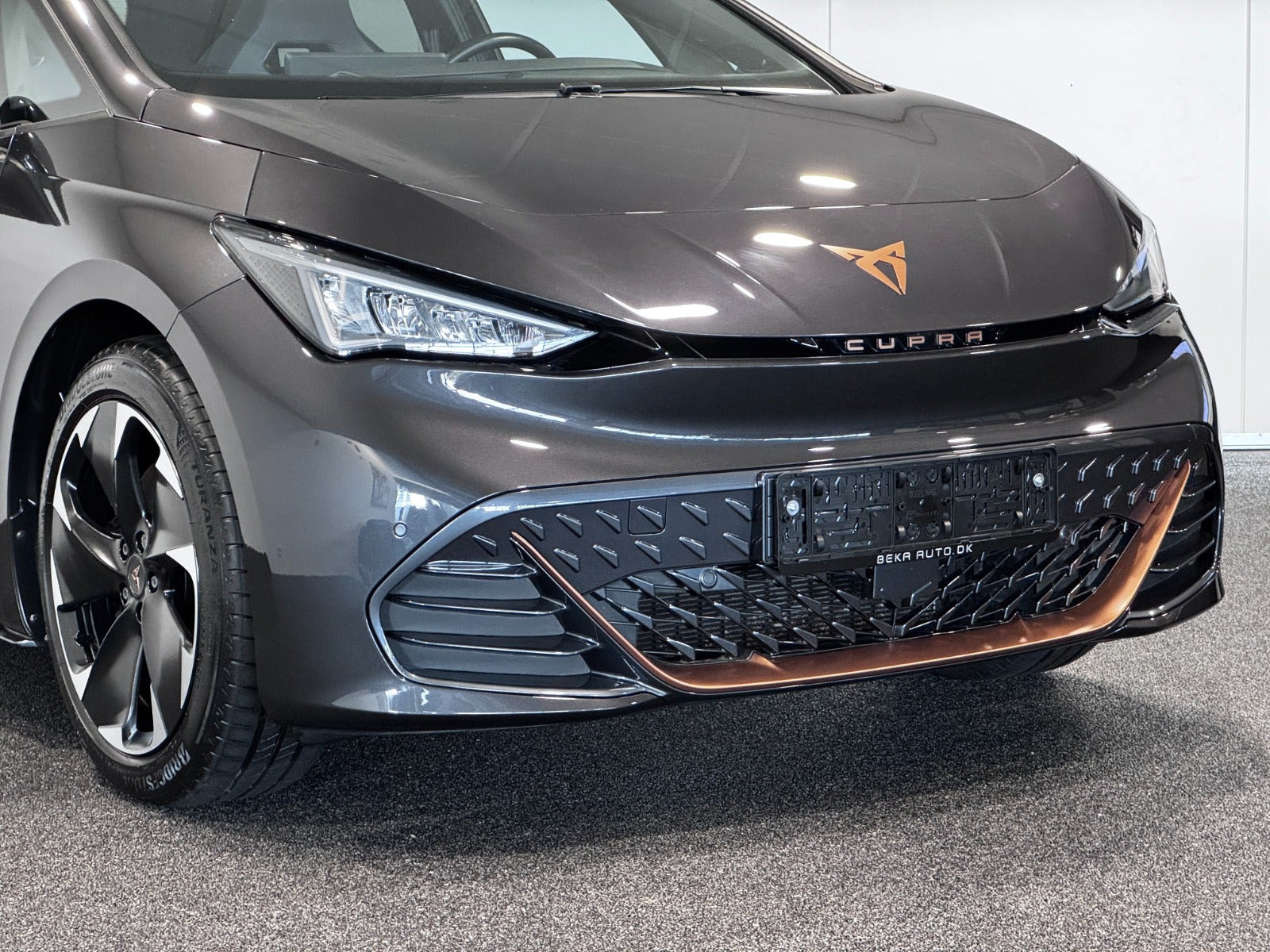 Grå Cupra Born fra 2023