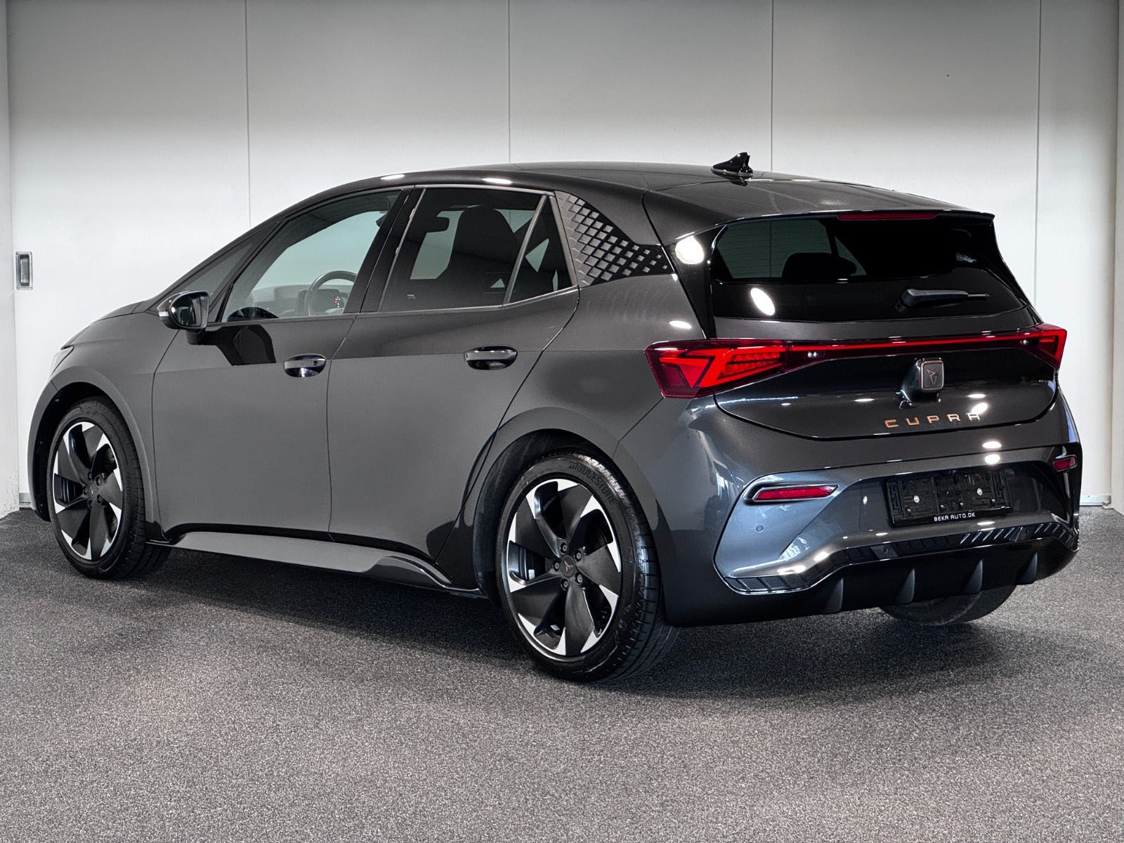 Grå Cupra Born fra 2023