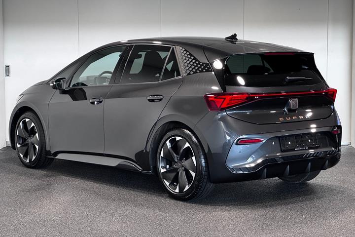 Grå Cupra Born fra 2023