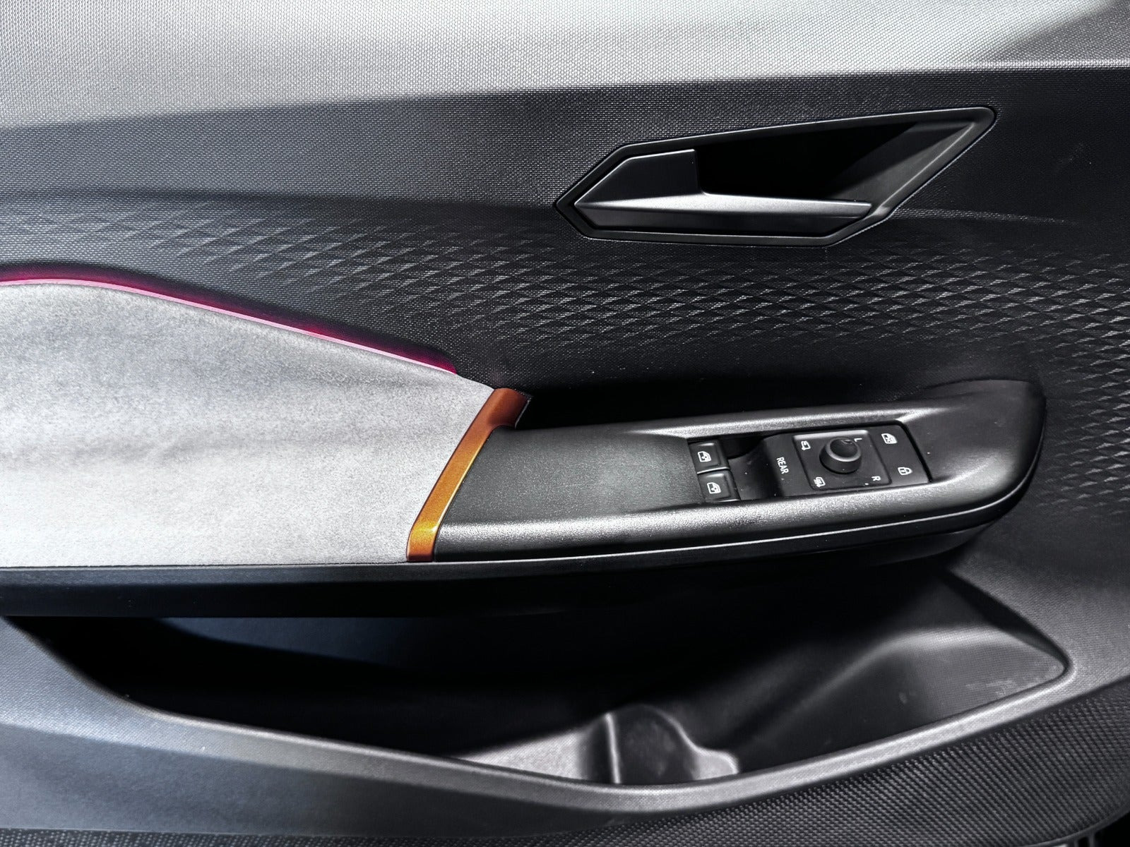 Grå Cupra Born fra 2023