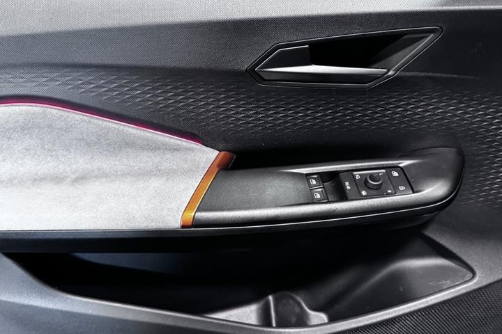 Grå Cupra Born fra 2023