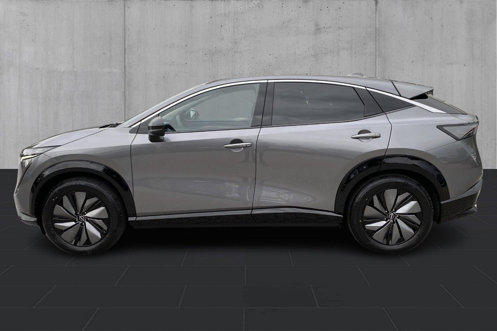 Grå Nissan Ariya fra 2026