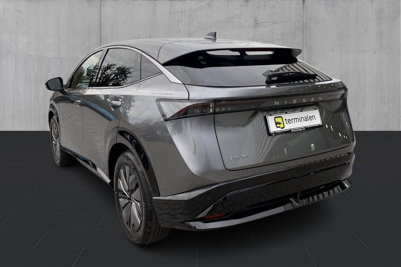 Grå Nissan Ariya fra 2026