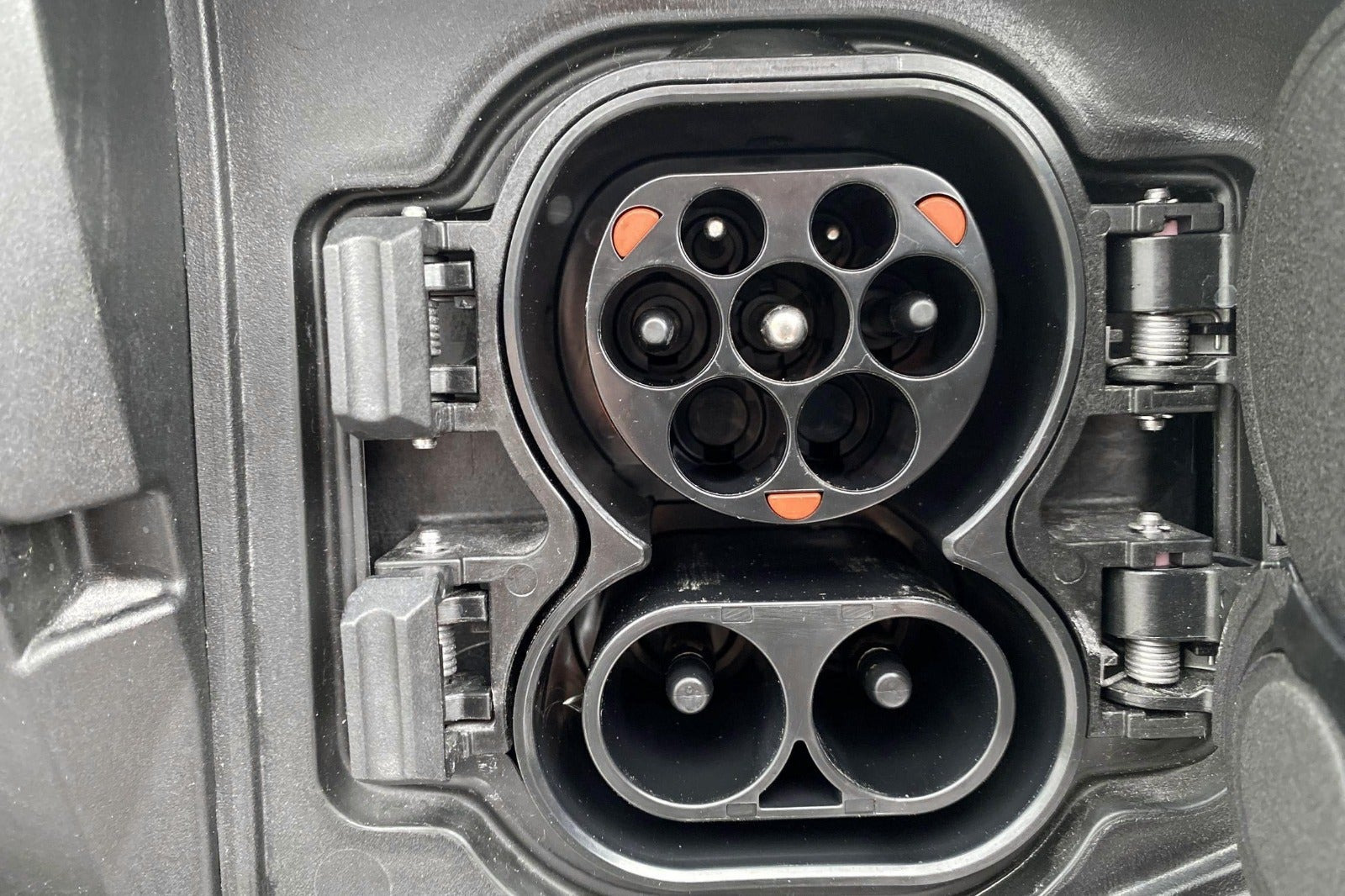 Grå Nissan Ariya fra 2026