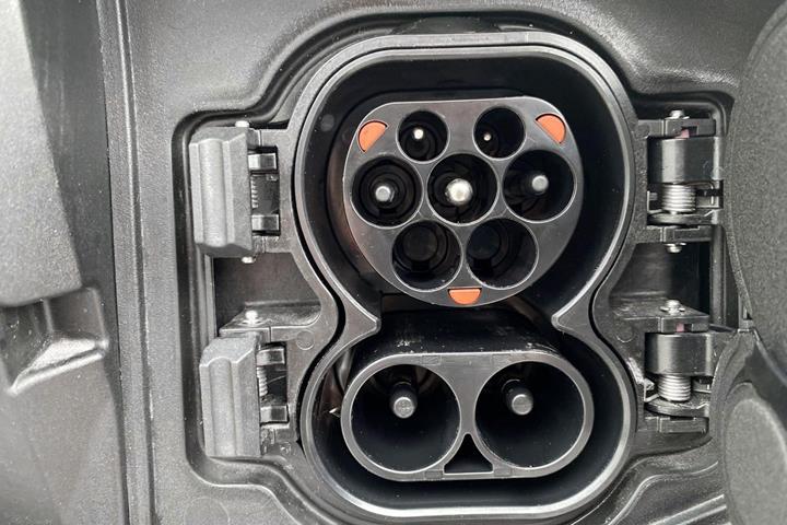 Grå Nissan Ariya fra 2026