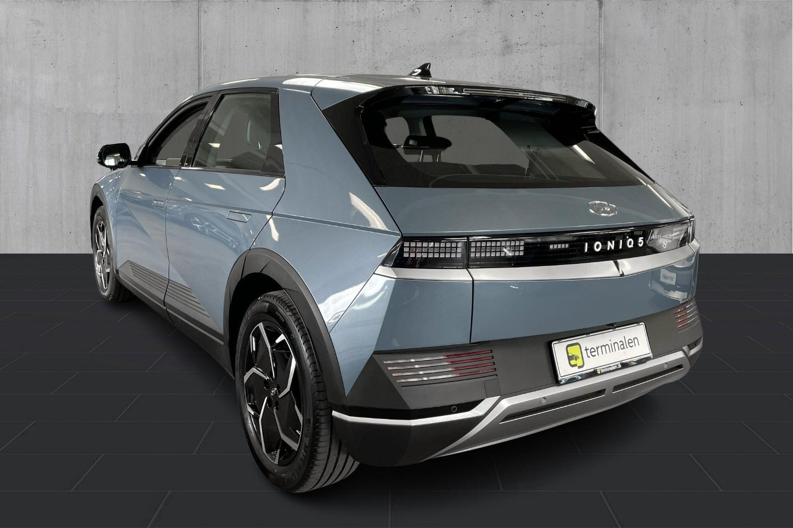 Blå Hyundai Ioniq 5 fra 2023