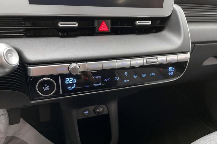Blå Hyundai Ioniq 5 fra 2023