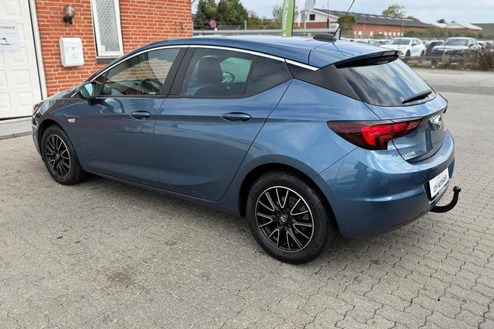 undefined Opel Astra fra 2017