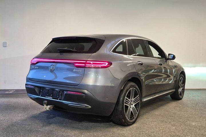 Grå Mercedes EQC400 fra 2022