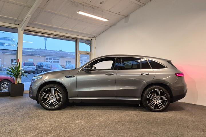 Grå Mercedes EQC400 fra 2022