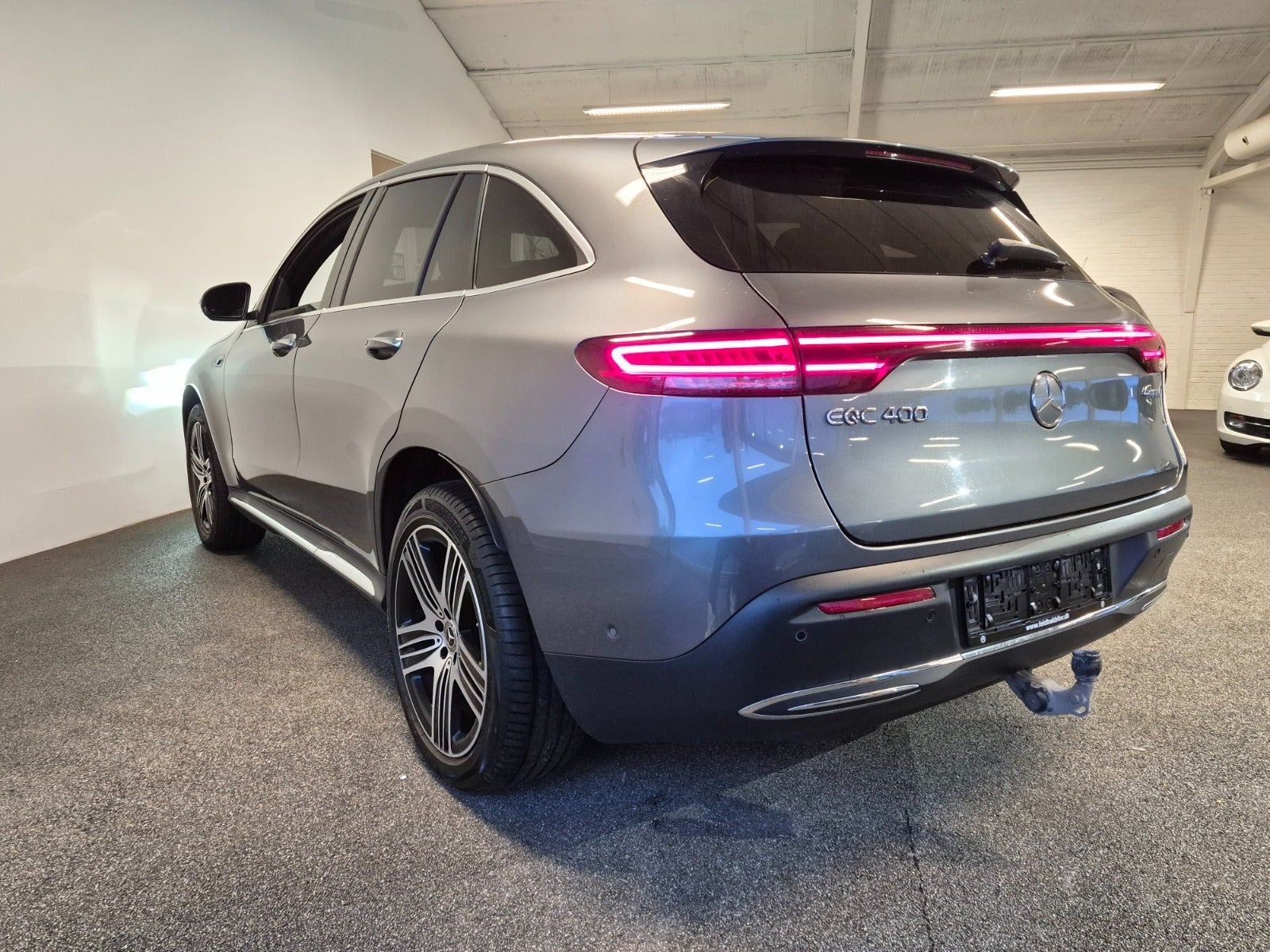 Grå Mercedes EQC400 fra 2022