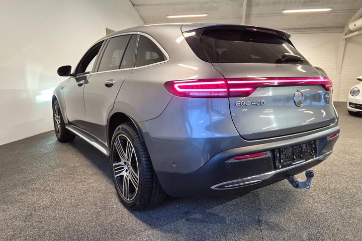 Grå Mercedes EQC400 fra 2022