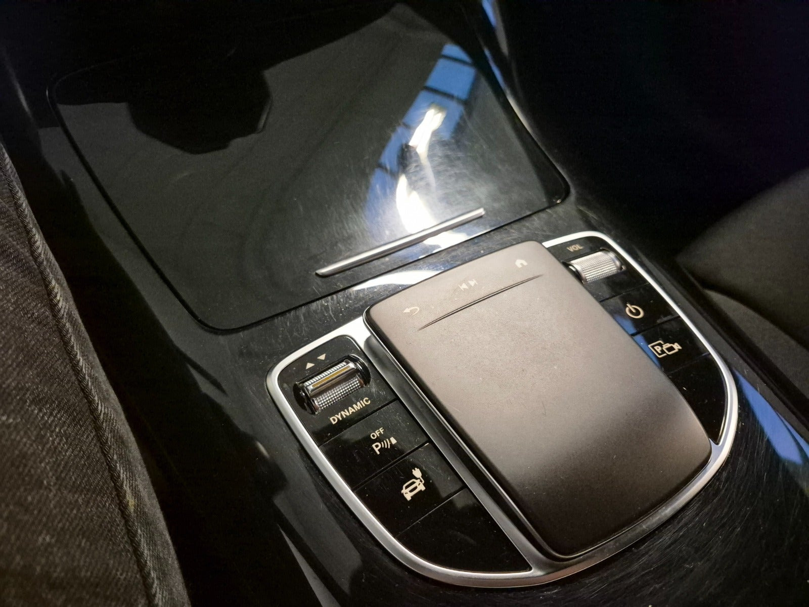 Grå Mercedes EQC400 fra 2022